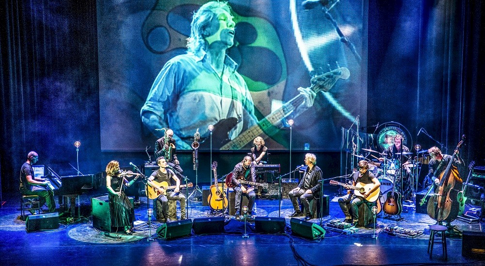 Chris Mustamu - lead zanger